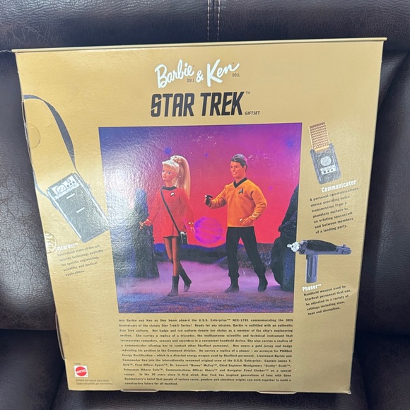 30th Anniversary Collector Edition Star Trek Barbie and Ken Giftset - Picture 2 of 2